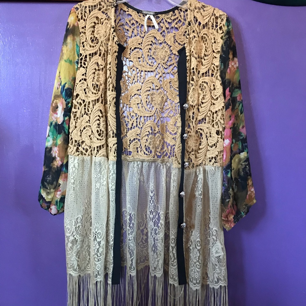 Gimmicks by BKE crochet boho button up/cardigan